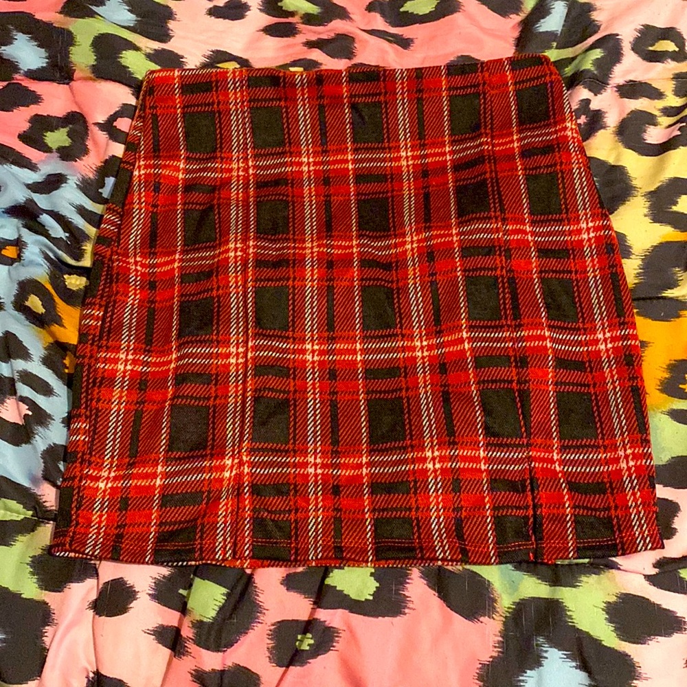 red and black plaid skirt